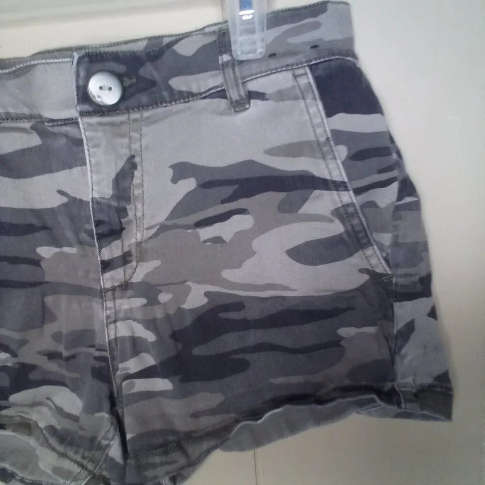 Express Shorts 2 Mid Rise Camo Green Black
